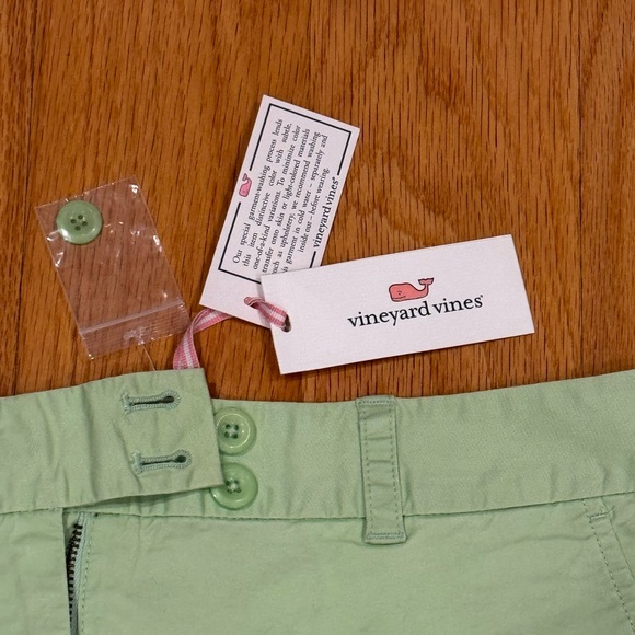Vineyard Vines Women's Light Green Dayboat Shorts. Size 6. New with tags - Picture 2 of 6